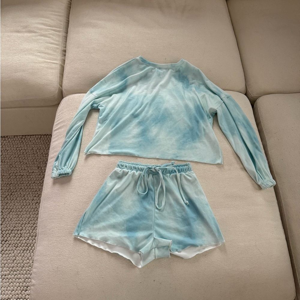 Women's Blue Tie Dye Pajama Lounge Set Medium Long Sleeve + Shorts NWOT - Picture 5 of 5